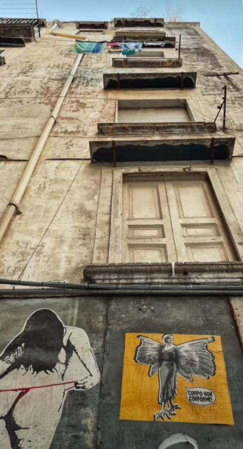 Napoli milionaria Villa Esterno foto